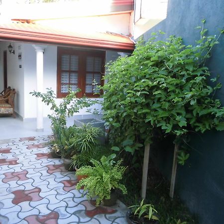 Extremehost Guest House Banduramulla Bagian luar foto